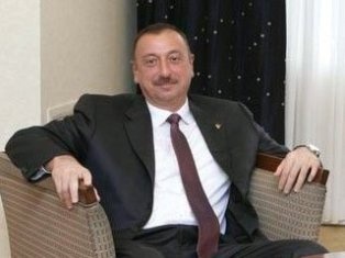 «Daily Mail»-ն՝ Ադրբեջանի եւ բրիտանացի պաշտոնյաների հետ նրա կապի մասին