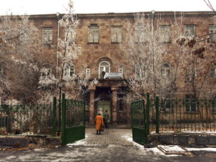 «Հայկական ժամանակ». «Քանաքեռ-Զեյթուն» բժշկական կենտրոնը կհանձնվի Երվանդ Զախարյան