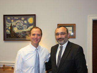 Կոնգրեսական Ադամ Շիֆը հանդիպել է ԼՂՀ ԱԳ նախարարի հետ