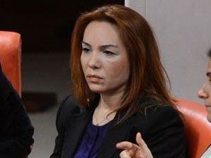 Էրդողանի կուսակից կին պատգամավորը մեջլիս է գնացել դեմքի կապտուկներով