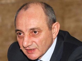 Karabakh President extends condolence on death of hero’s mother