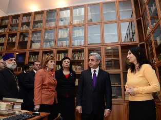 Նախագահը մասնակցել է «Երբ գիրքը գտնում է նկարչին» խորագրով ցուցահանդեսի բացմանը