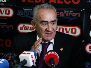Մտքի կուսությունը չի կարելի սպառել. Գալուստ Սահակյանը հիշեց Հրանտ Մաթեւոսյանին