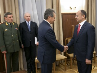 Armenian and Russian defense ministers meet in Moscow