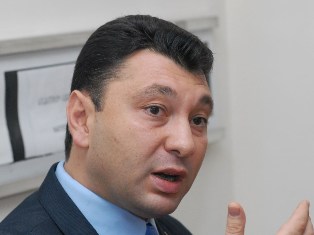 Шармазанов: В случае выдвижения оппозиция наберет 7-10% голосов