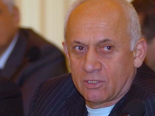 Armenian MPs attack journalists in Parliament building