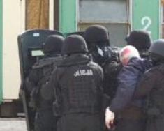 В Германии мужчина захватил заложника в банке и требовал миллион евро