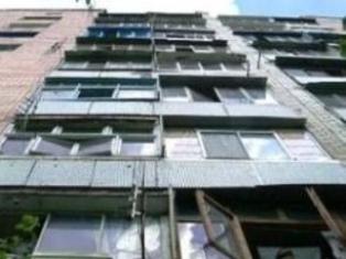 Դերասան Վարդան Պետրոսյանի եղբոր տանն աշխատող բանվորը շենքից վայր է ընկել եւ մահա