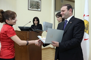 Քաղաքապետը պարգեւատրել է Երեւանը նկարազարդողներին