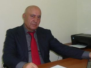 Փոքրուց իմ մեջ Ձմեռ պապին տպավորվել է, որպես մեր մանկապարտեզի տնտեսվար Ռաֆո. Ծաղ