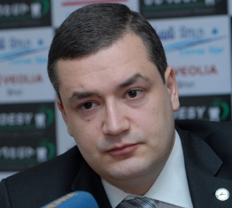 «Իրավունք». «Իբր գործերս լավ էր, հարեւանս էլ Մերսեդես առավ»