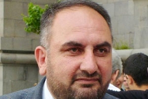 Մյասնիկ Մալխասյան. Լեւոն Տեր-Պետրոսյանի որոշումներն ինքն է կայացնում