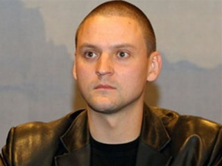 Удальцова обвинили в использовании спецсвязи Госдумы за казенный счет