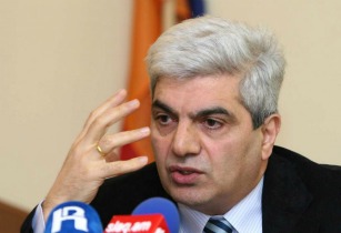 Политолог: Армянская оппозиция во многих вопросах внешней политики отстает от вл