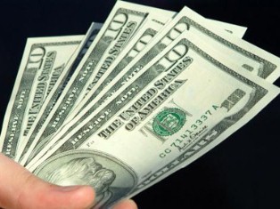 В Армении продолжает падать курс доллара
