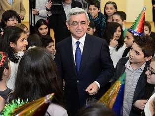 Armenian President organizes New Year parties for children in his residence - PH