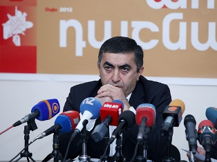 Արմեն Ռուստամյան. Ստեղծված իրավիճակը առաջին հերթին շատ լուրջ մտորումների տեղիք է