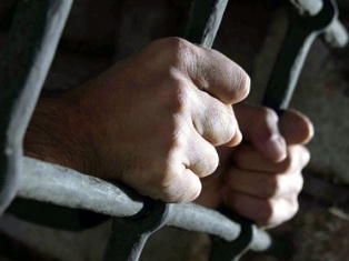 Prisoner sews eyes demanding medical aid in Armenia