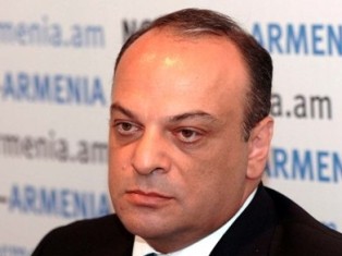 Արման Մելիքյանը եւս ներկայացրեց փաստաթղթերը