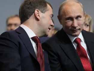 Путин и Медведев встретят Новый год дома