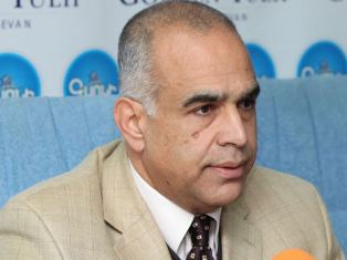 Raffi Hovannisian submits nomination