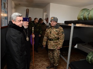 В связи с Новым годом президент Армении посетил оборонительные позиции
