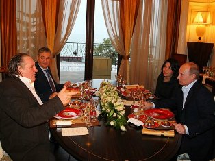 Президент России Владимир Путин встретился в Сочи с французским актером Жераром