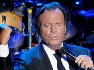 Julio Iglesias to give solo concert in Armenia