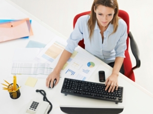 How long Armenian employees work per week?