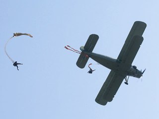 В Коми разбились два парашютиста