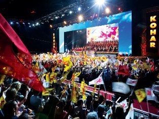 Kohar orchestra gives New Year gifts to Syrian Armenians