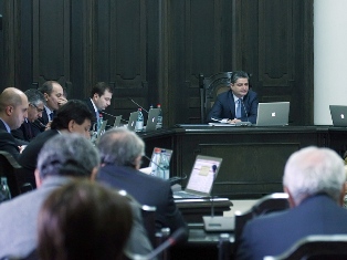 С повестки заседания правительства Армении снят вопрос о Дне государственных сим