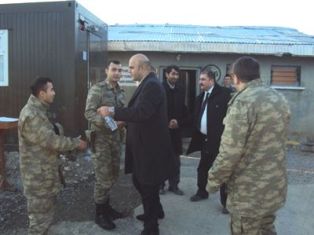 Турецкий мэр посетил пограничные с Арменией воинские части