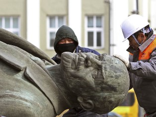 Бронзового монгольского Ленина выставят на торги