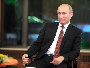 СМИ: Путин ответил на просьбу Джоли позволить усыновлять российских детей