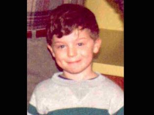 Бабушка и дедушка в США 19 лет прятали внука от родителей