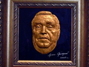 Армянин из Новосибирска будет делать надгробие для Деда Хасана