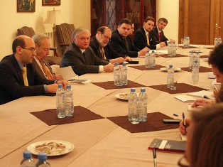 ԱԳ նախարարը Ջոնս Հոպկինսի համալսարանի դասախոսներին եւ ուսանողներին  ներկայացրել