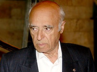90-летний Этуш госпитализирован с острым бронхитом