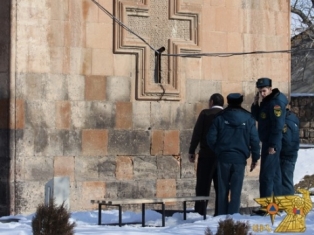 Եղվարդի սբ. Աստվածածնի գմբեթից մի քար է ընկել