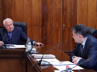 Կառավարությունում շարունակվել է պետական գերատեսչությունների հաշվետվությունների ն