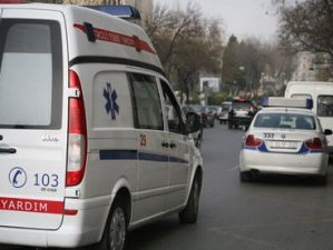 Женщина погибла под колесами машины азербайджанского депутата