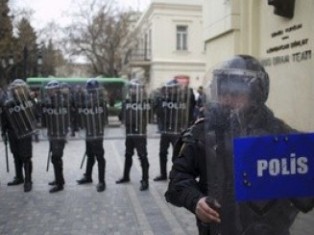 В азербайджанском Исмаиллы внутренние войска стреляют по демонстрантам