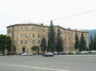 «Ժամանակ». Վանաձորի քաղաքապետարանի պաշտոնները քաղաքապետի բարեկամների համար են