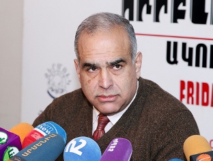 Րաֆֆի Հովհաննիսյանը Սերժ Սարգսյանից պատասխան է պահանջում