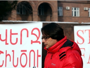 Armenian diaspora reacts to presidential hopeful’s hunger strike