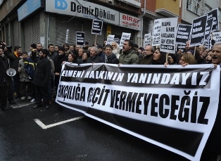 В Турции депутаты приняли участие в акции против нападений на армян
