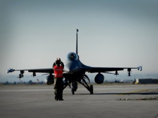 В небе над Адриатикой пропал американский истребитель