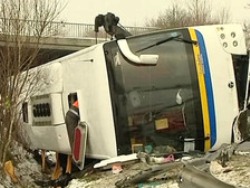 Автобус упал с обрыва в Китае