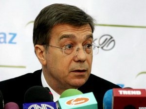 Russian Ambassador puts Azerbaijani reporters in their place